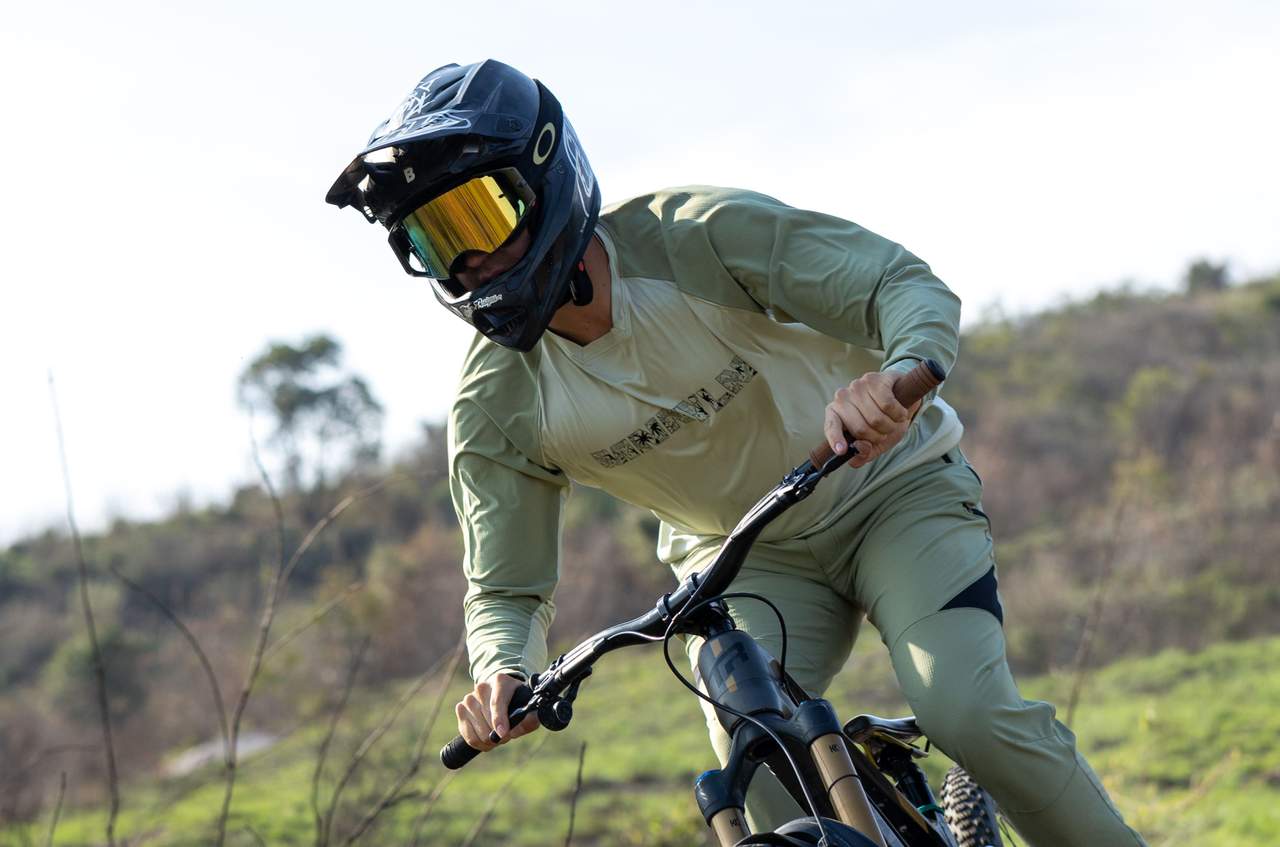 Monkeylion Bio Outfit MTB — pantalón y jersey a prueba de trail