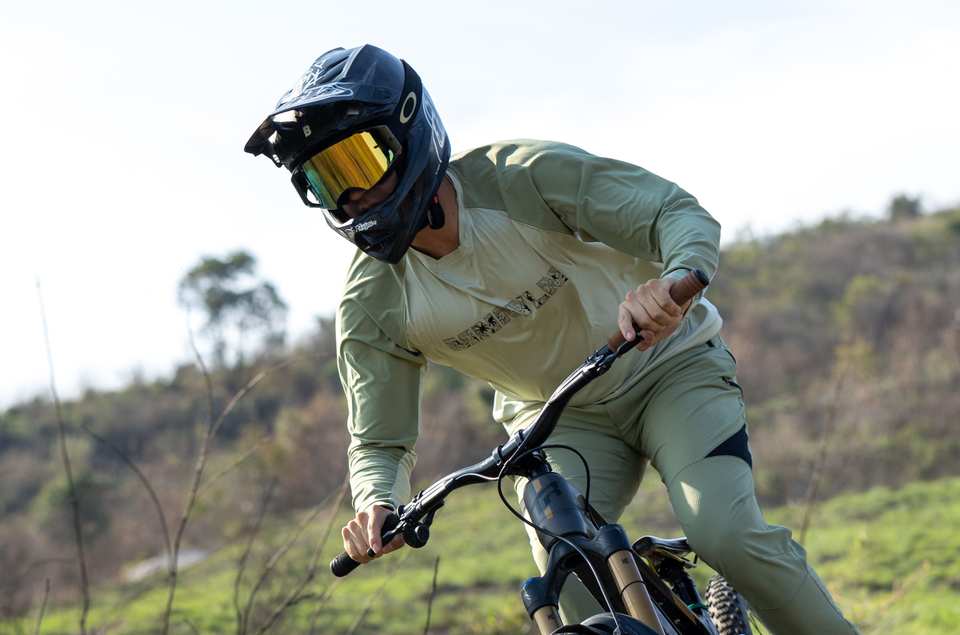 Monkeylion Bio Outfit MTB — pantalón y jersey a prueba de trail