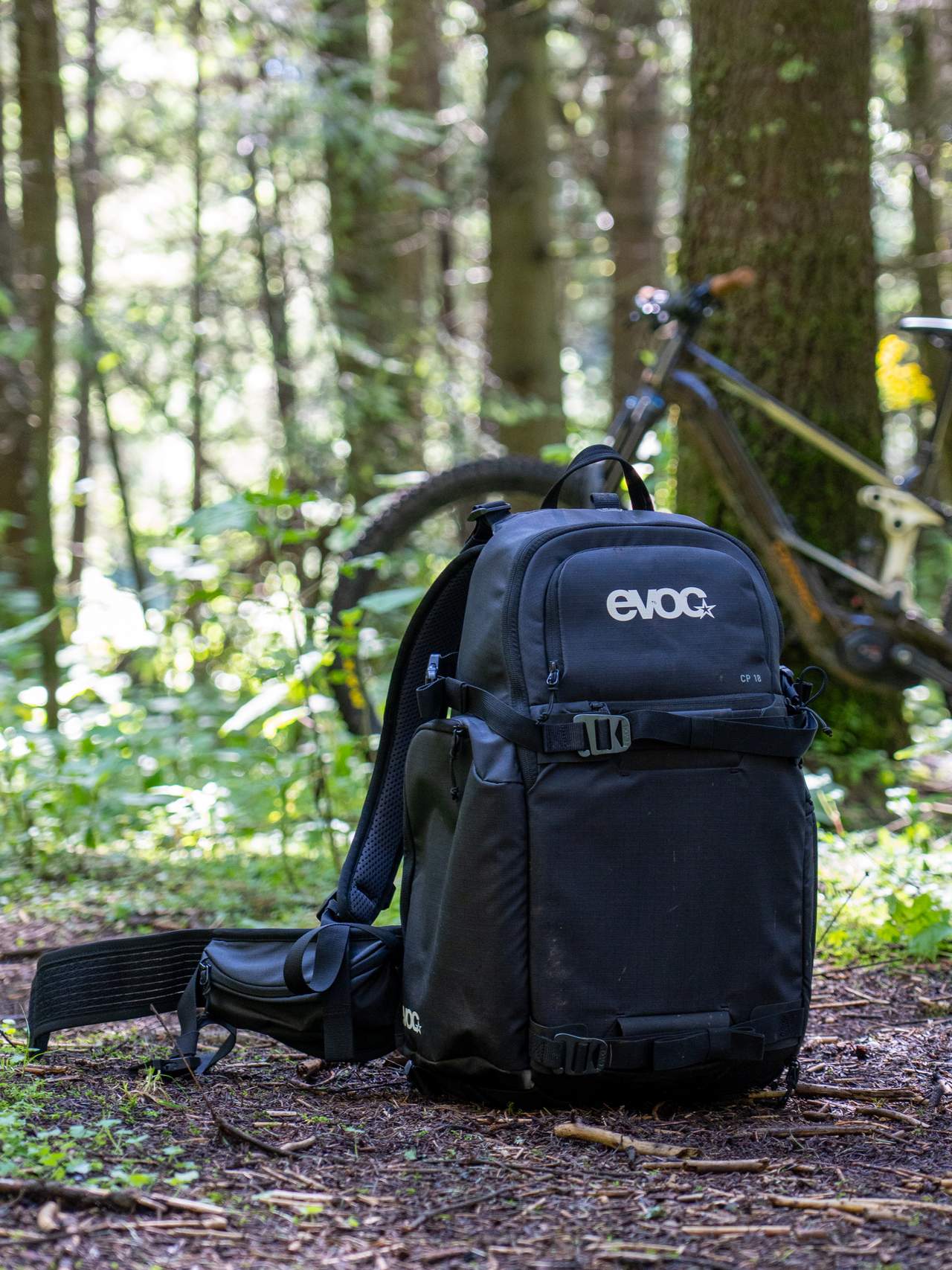 EVOC CP 18 — Para el rider que también fotografía