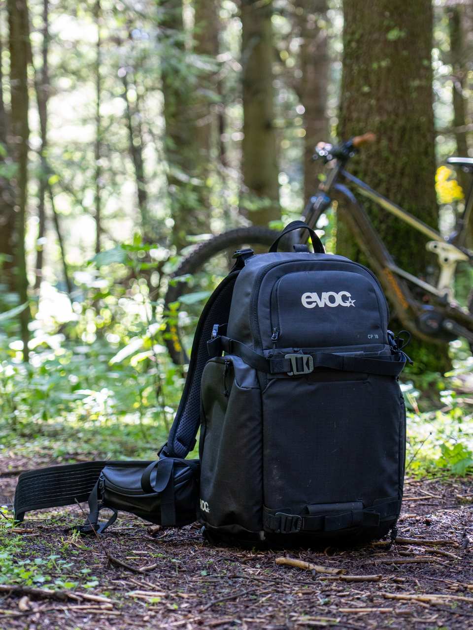 EVOC CP 18 — Para el rider que también fotografía